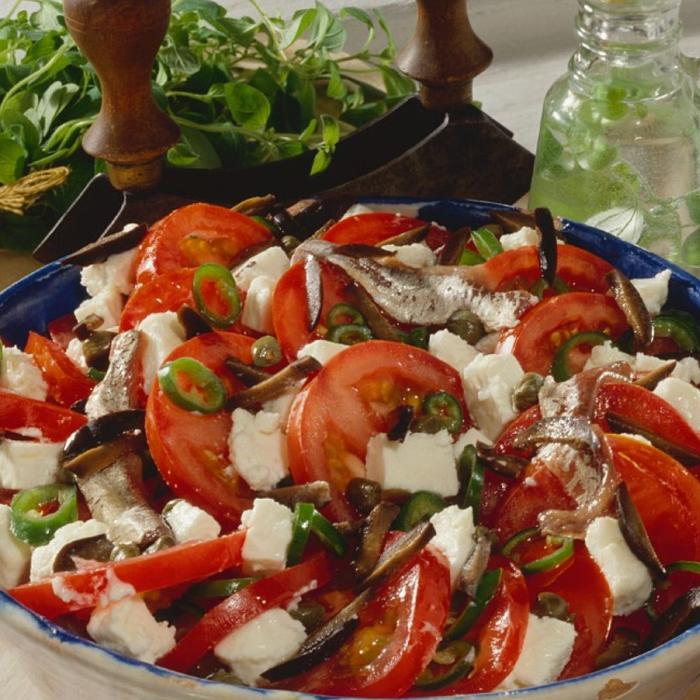 Ensalada de Anchoas en Aceite de Oliva con Tomate y Alcaparras